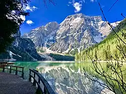 Le lac de Braies dans le parc naturel Fanes-Sennes-Braies.