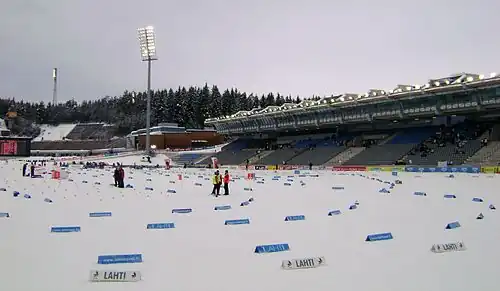 Le stade en mars durant les jeux du ski.