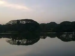 L'un des lacs de Lal Bagh.
