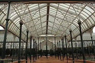 Vue de l'intérieur de la serre.