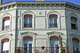 Lambrequins de fenêtre, Valence (Drôme).