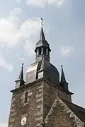 L'église Saint-Pierre de Lanouée : le clocher.