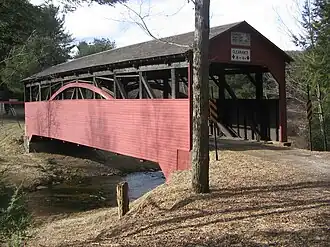 Le pont couvert de Cogan House.