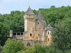 Le château de Laussel.