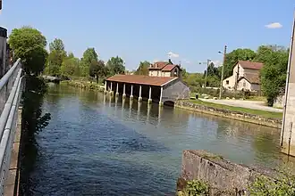 Lavoir sur un bras de la Meuse.