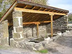 Lavoir du bourg de Loudes.