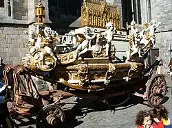 Le Car d'Or et la châsse.
