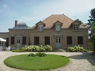 Le château a gardé sa façade en briques