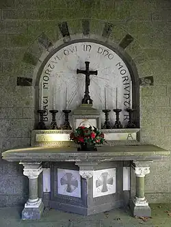 Chapelle funéraire des Le Mercier des Alleux - Bûcher de Chauvigné. Cimetière paroissial du Châtellier (35). Intérieur.