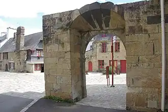La porte monumentale.
