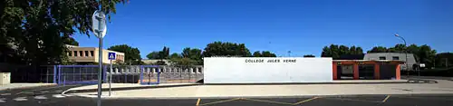Le collège Jules-Verne.
