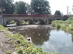 Le Rahin passe au centre du village de La Côte en Haute-Saône.