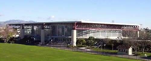 Description de l'image Leavey Center Exterior (cropped).jpg.