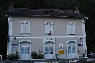Le bâtiment vu des voies.