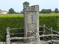 Les Merles, stèle à la mémoire des fusillés du 28 avril 1944.