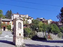 Oratoire à l'entrée du village.