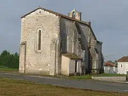 Le chevet de la chapelle primitive, à baie unique.