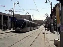Le tramway de Jérusalem dans la rue Jaffa.