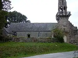 Le pignon ouest de la chapelle Saint-Yves.