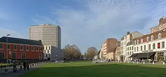 Avenue du peuple belge ancien port vu vers l'aval