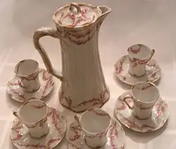 Service à chocolat, vers 1900.