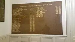 Hall de l'hôtel de Ville, plaque de marbre listant l'ensemble des maires de la commune depuis 1814