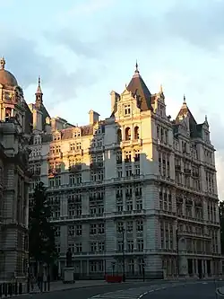 Les nos&nbsp;3 et 4, moitié sud de Whitehall Court