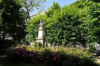 Monument à Léonor Fermé.