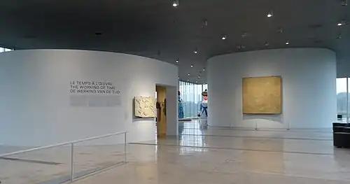 La première et la deuxième salle vues depuis l'entrée.