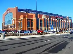 Description de l'image LucasOil.JPG.