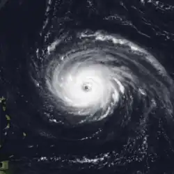 Ouragan Luis approchant les petites Antilles, le 3 septembre 1995
