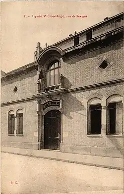 Description de cette image, également commentée ci-après