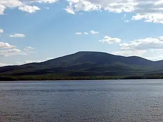 Vue du mont Lyon depuis le lac Chazy.