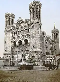 photo couleur de bâtiment