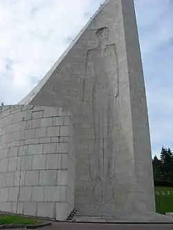 Le Mémorial national aux héros et martyrs de la déportation.