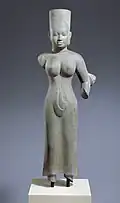 Divinité féminine. Style de Prasat Andet. Fin VIIe-VIIIe. Grès. H. 134 cm. Met