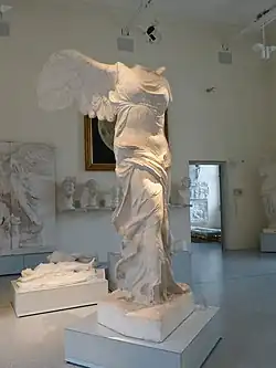 Copie de la Victoire de Samothrace.