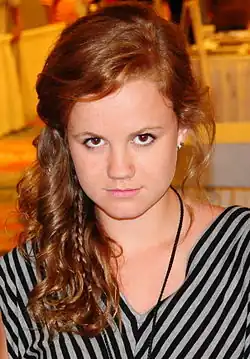 Description de l'image Mackenzie Lintz 2012 (cropped).jpg.