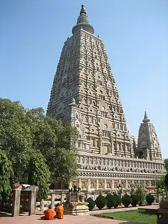 La structure actuelle du temple Mahabodhi remonte à l'ère Gupta, au Ve&nbsp;siècle, marquant l'endroit où le Bouddha aurait atteint l'illumination.