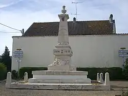 Le monument aux morts.