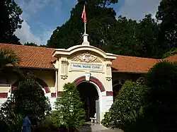 Entrée principale du lycée Marie-Curie.