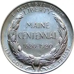 Pièce de monnaie contenant une couronne d'aiguilles et de cônes de pin autour de MAINE CENTENNIAL 1820-1920 ainsi que les devises IN GOD WE TRUST et E PLURIBUS UNUM