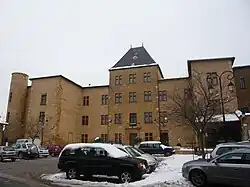 Le château médiéval de Charnay, aujourd'hui utilisé comme mairie.