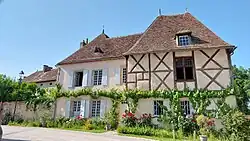 Maison à colombages classée.