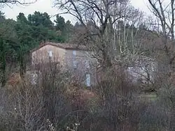 Maison à terre traditionnelle.