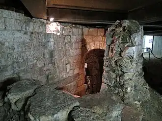 Entrée sur le mur sud.