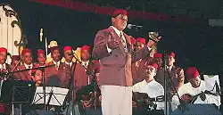 Chorale de Malais du Cap composée d'hommes portant des fez.