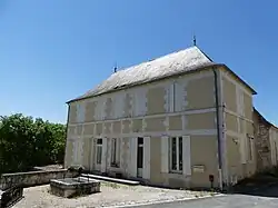 Bâtiment proche de l'église.