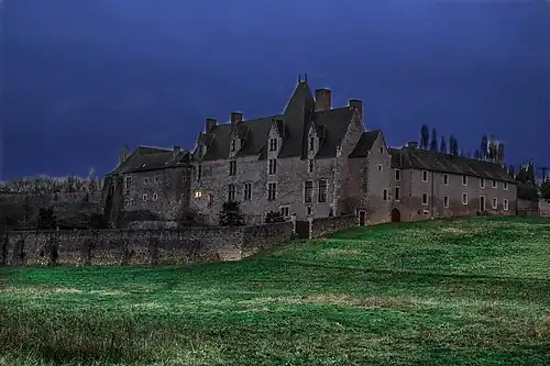 Manoir de la Perrine de Cry.