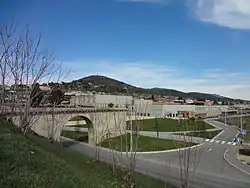 Un des nouveaux quartiers de Manosque : Bellevue, avec la salle de spectacles Osco Manosco.